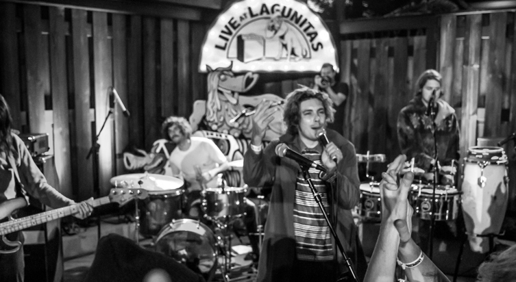 The Growlers live on lagunias